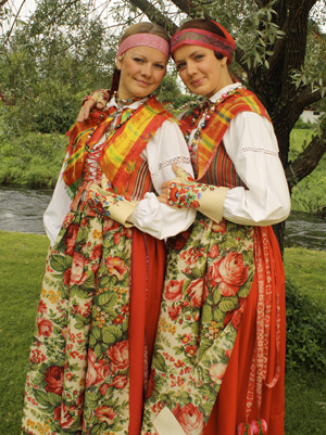 <br>Fargerike brudepiker for Floda-bruden